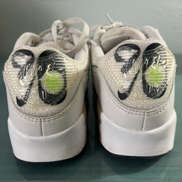 Nike Women's Air Max 90 SE Summit White - Picture 5 of 10